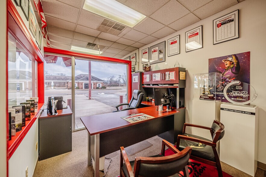 More Photos Of 1014 W Main St, Princeton Freestanding For Sale