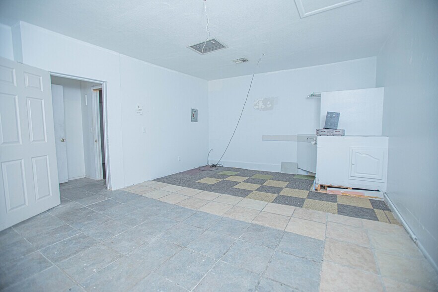 More Photos Of 51 N Bumby Ave, Orlando Unknown For Sale