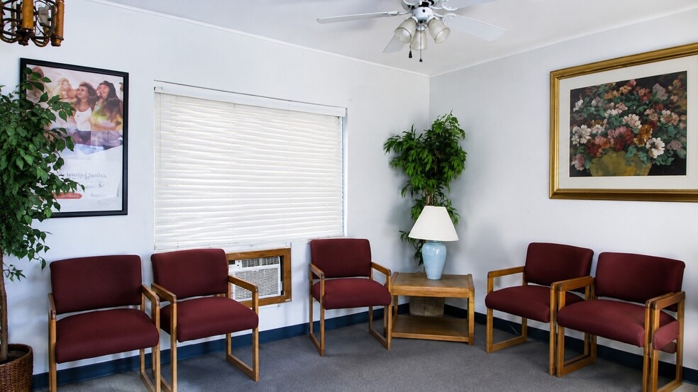 More Photos Of 45655 Oasis St, Indio Office For Sale