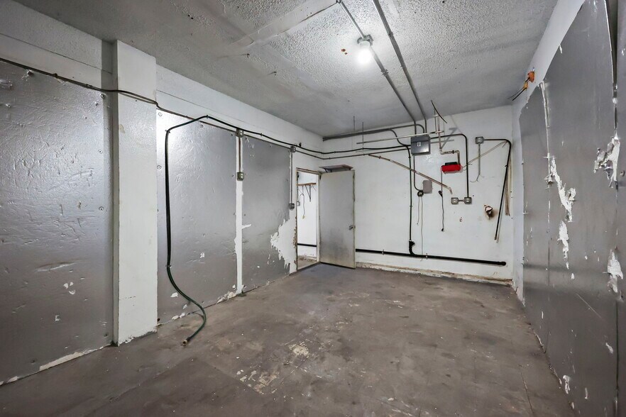 More Photos Of 6216 Crenshaw Blvd, Los Angeles Office For Sale