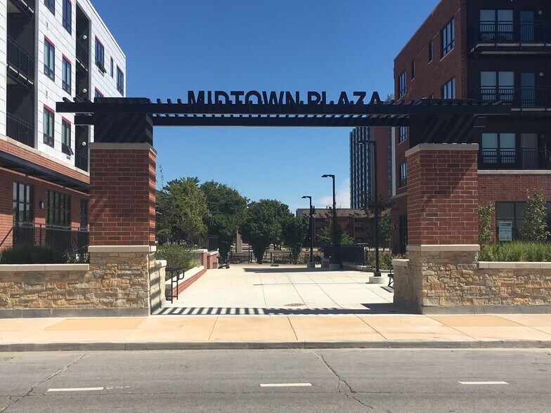 More Photos Of 302-310 S 1st St, Champaign Apartments For Lease