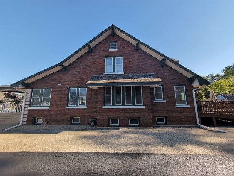 More Photos Of 417 N Hough St, Barrington Medical For Sale