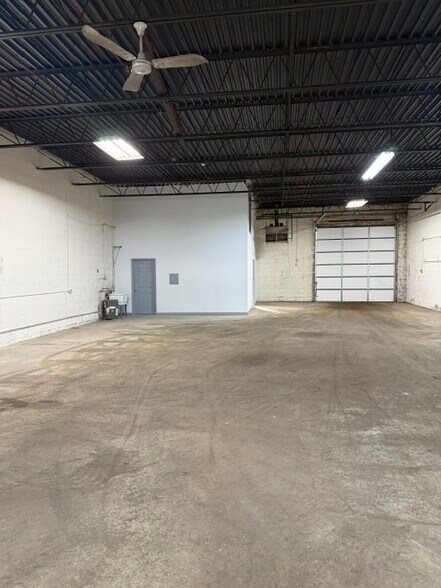 More Photos Of 16826-16888 Lathrop Ave, Harvey Warehouse For Lease