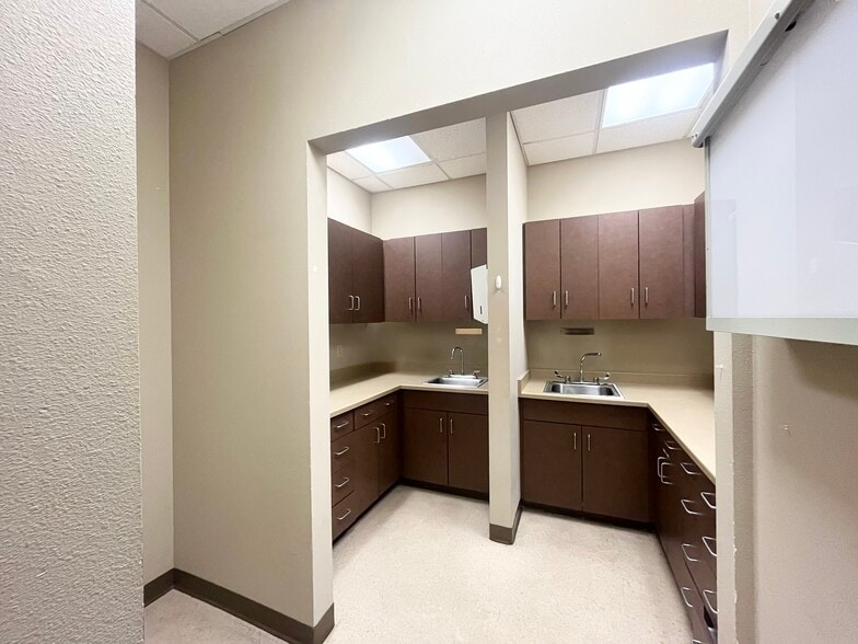 More Photos Of 1130 Conroy Ln, Roseville Medical For Sale