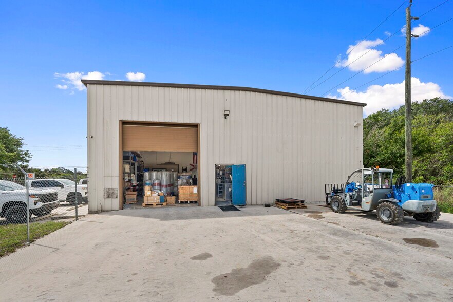More Photos Of 16050 Orange Ave, Fort Pierce Warehouse For Sale