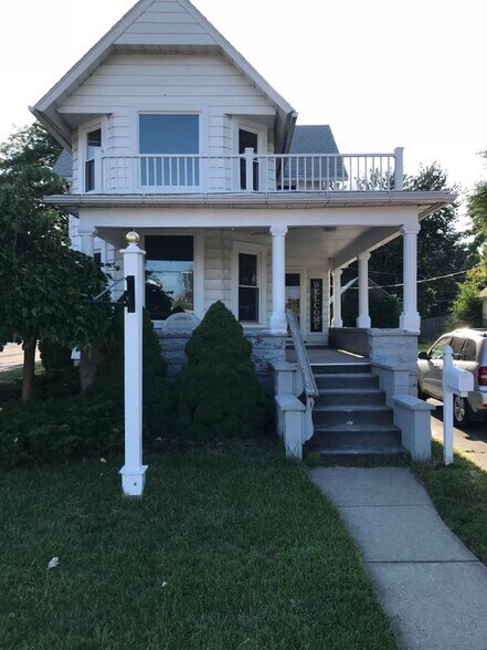 Primary Photo Of 11058 Shook Rd, Romulus Office Residential For Sale
