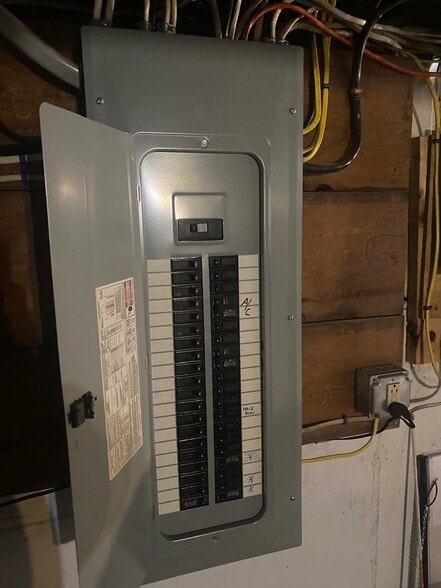 More Photos Of 1923 Post Rd, Warwick Medical For Sale