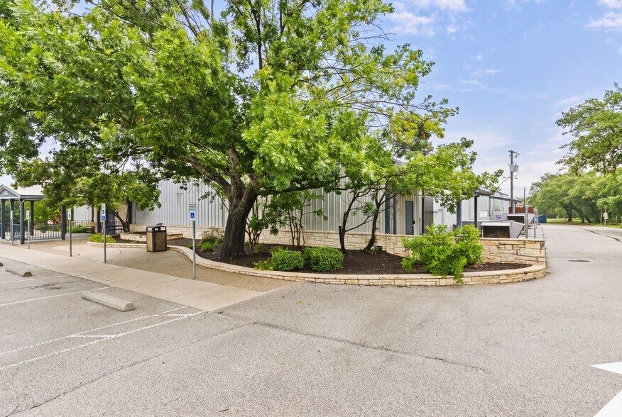 More Photos Of 1506 US-281, Johnson City Office For Sale
