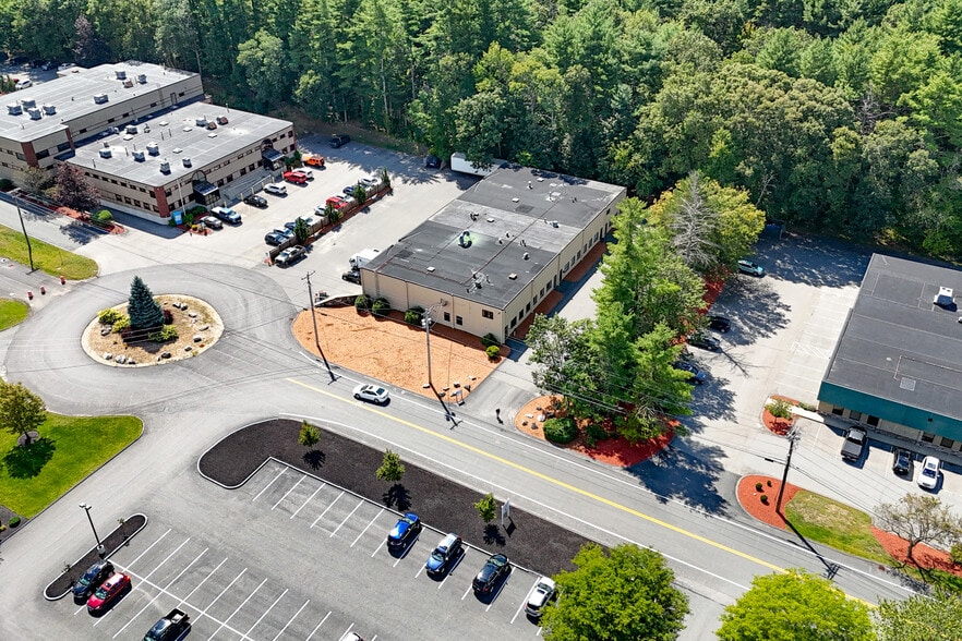 More Photos Of 24 Keewaydin Dr, Salem Flex For Lease