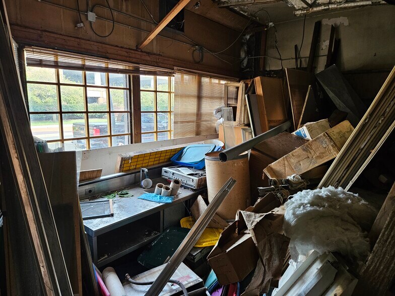 More Photos Of 34 Michigan Ave E, Battle Creek Storefront Retail Residential For Sale