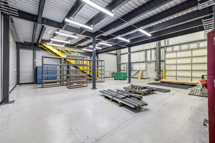 More Photos Of 9707 Bachman Rd, Orlando Warehouse For Lease