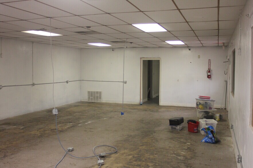 More Photos Of 22745 Highway 16 S, Von Ormy General Retail For Sale