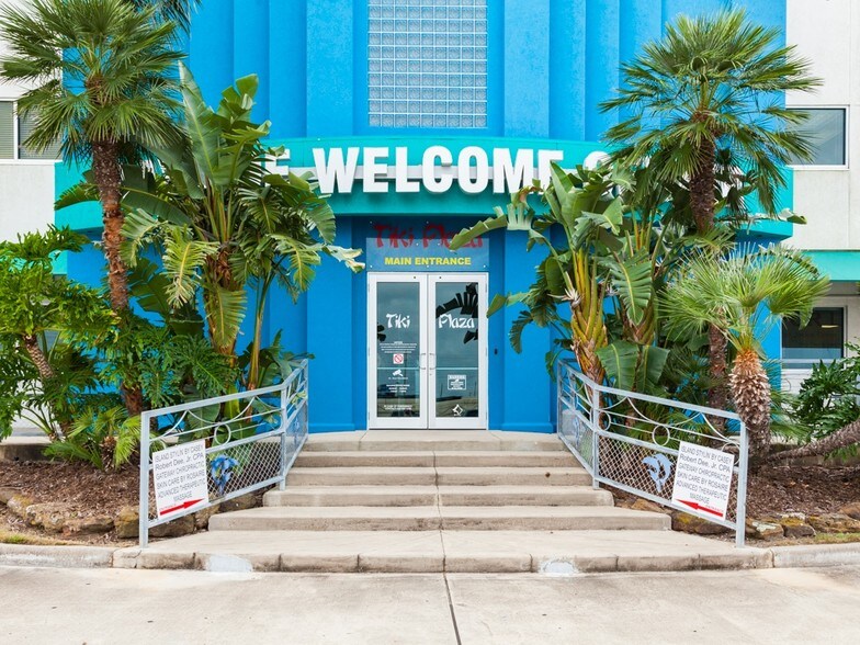 More Photos Of 101 Tiki Dr, Tiki Island Office Residential For Lease