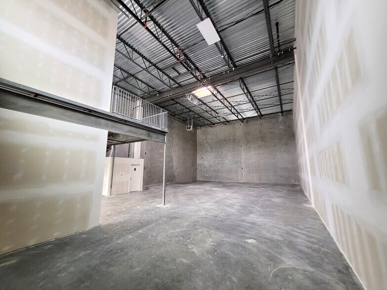 More Photos Of 6286 203 St, Langley Warehouse For Lease