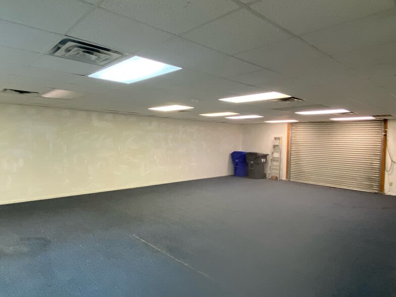 More Photos Of 430 Towne Oaks Dr, Waco Showroom For Sale