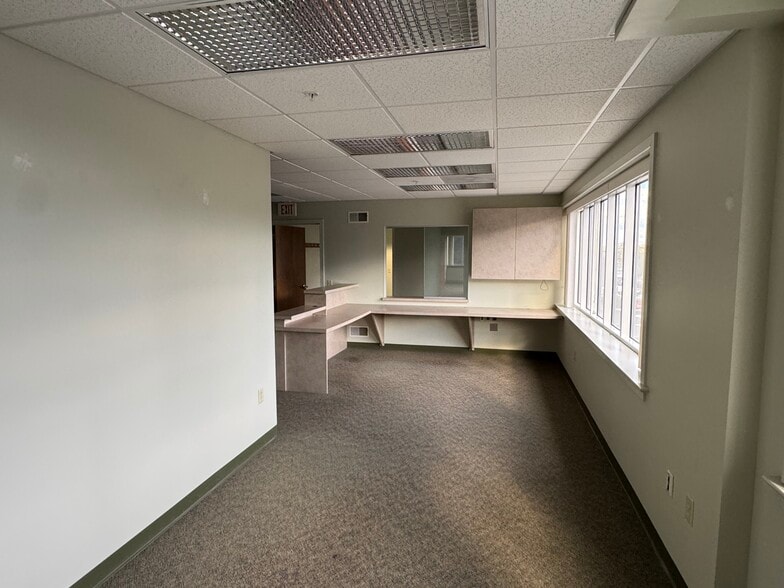 More Photos Of 90 Good Dr, Lancaster Medical For Lease