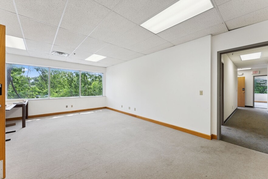 More Photos Of 4388 Shoreline Dr, Spring Park Storefront Retail Office For Sale