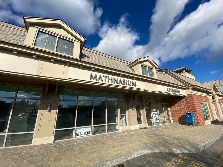 More Photos Of 942 White Plains Rd, Trumbull General Retail For Lease