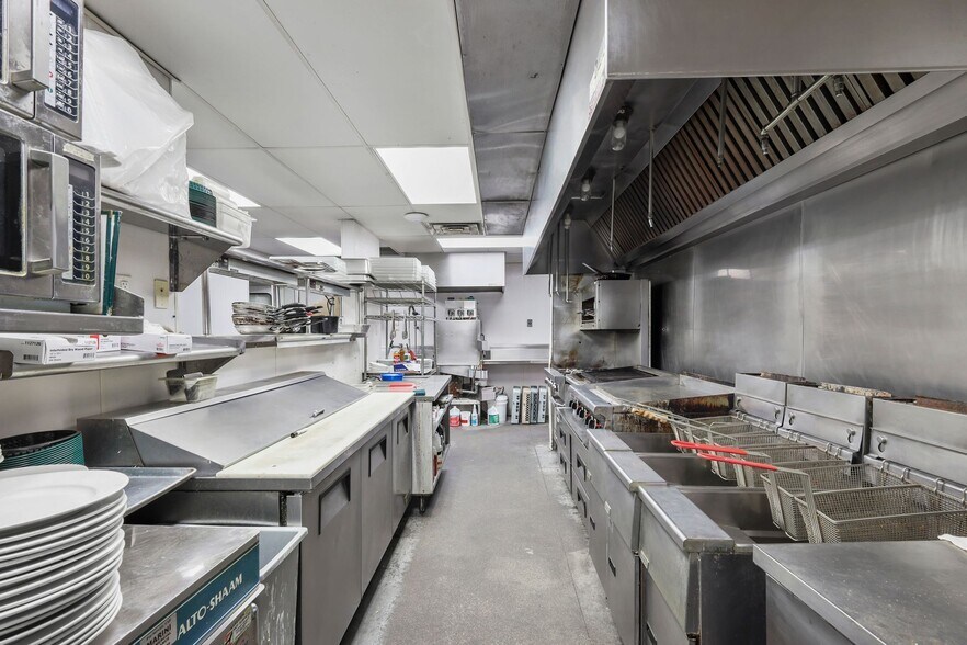 More Photos Of 830 Oregon Center Dr, Oregon Restaurant For Sale