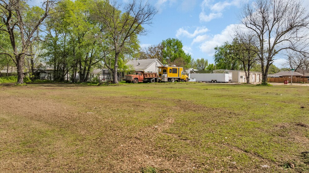 More Photos Of 603 Lake Murray Dr E, Ardmore Flex For Sale