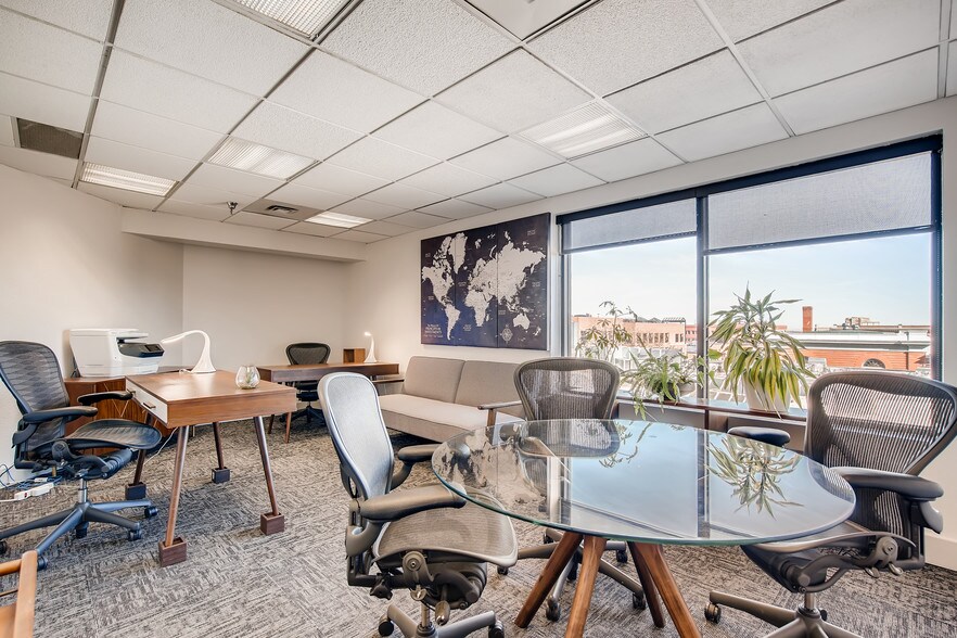 More Photos Of 1035 Pearl St, Boulder Office For Lease
