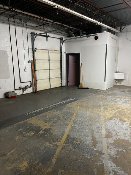 More Photos Of 3857 24th Ave, Fort Gratiot Storefront For Lease