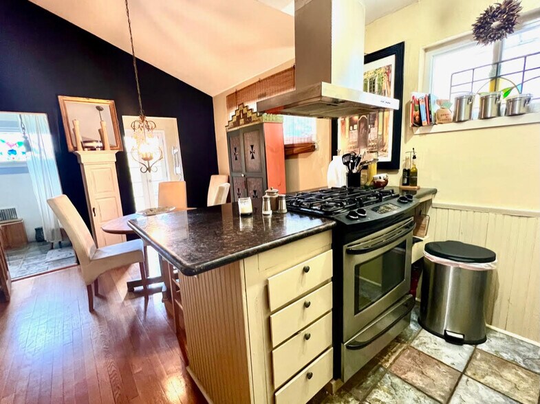 More Photos Of 5537 Canal Blvd, New Orleans Freestanding For Sale