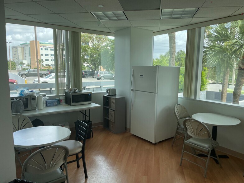 More Photos Of 20803 Biscayne Blvd, Aventura Office For Lease
