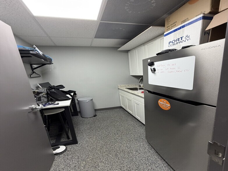 More Photos Of 4333 S Tamiami Trl, Sarasota Unknown For Lease