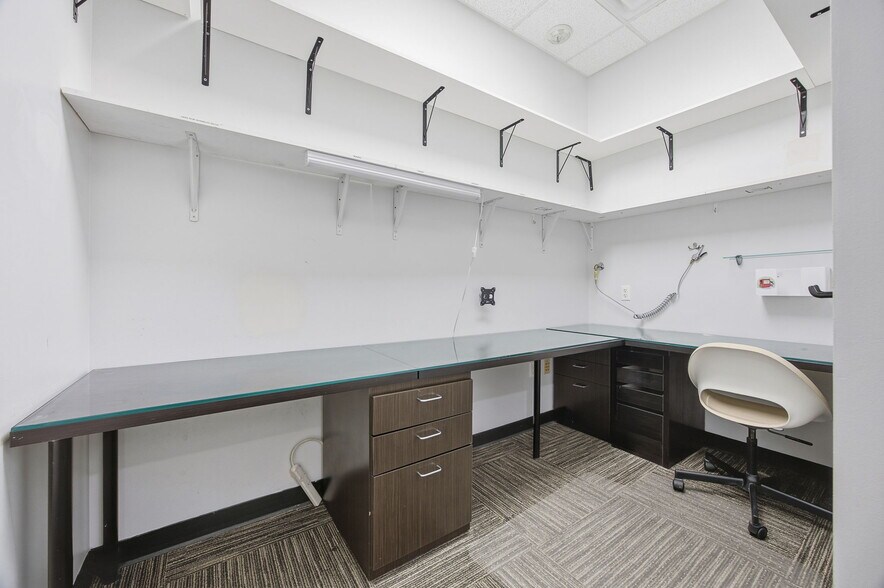 More Photos Of 4010 Sandy Brook Dr, Round Rock Medical For Sale