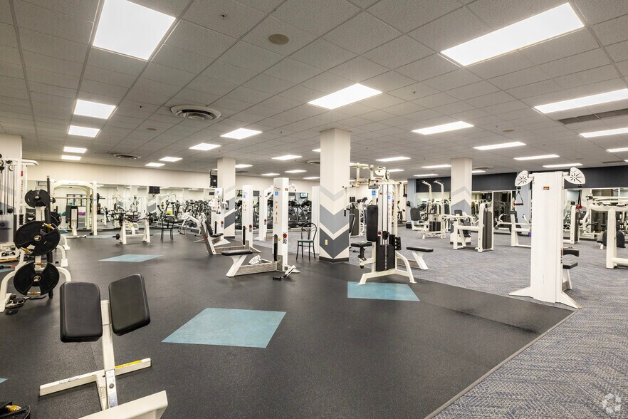 More Photos Of 5701 E Hillsborough Ave, Tampa Office For Lease