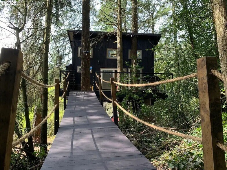 More Photos Of 8720 SW Katherine Ln, Portland Specialty For Sale