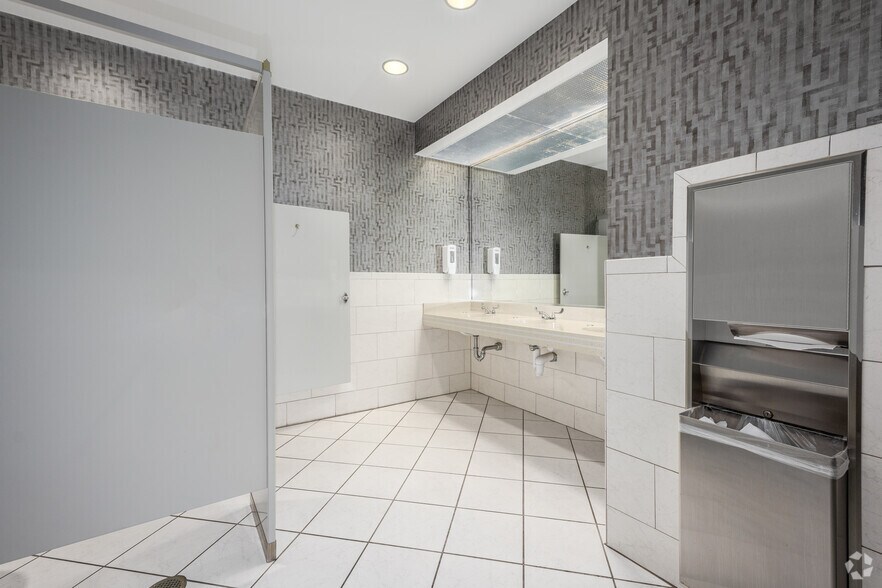 More Photos Of 10755 York Rd, Cockeysville Office For Sale