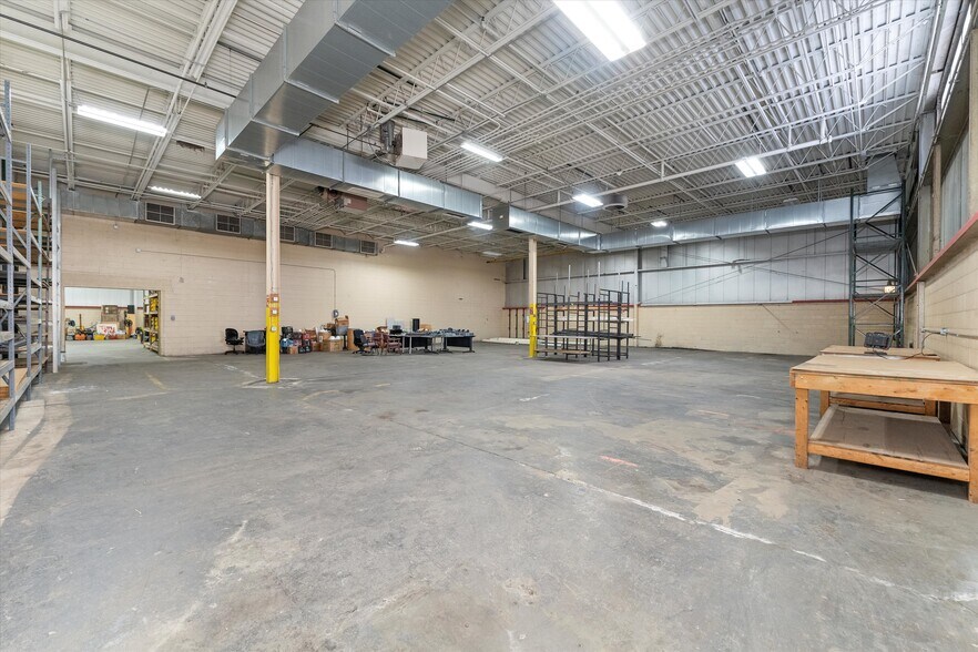 More Photos Of 16420 S Kilbourn Ave, Oak Forest Industrial For Sale