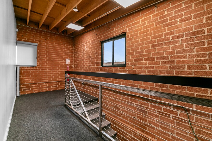 More Photos Of 1604 Venice Blvd, Los Angeles Showroom For Lease
