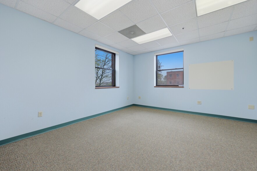 More Photos Of 5 Federal St, Danvers Medical For Lease