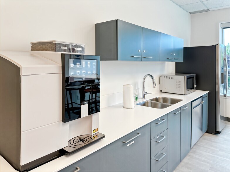 More Photos Of 5455-5477 152 St, Surrey Coworking Space