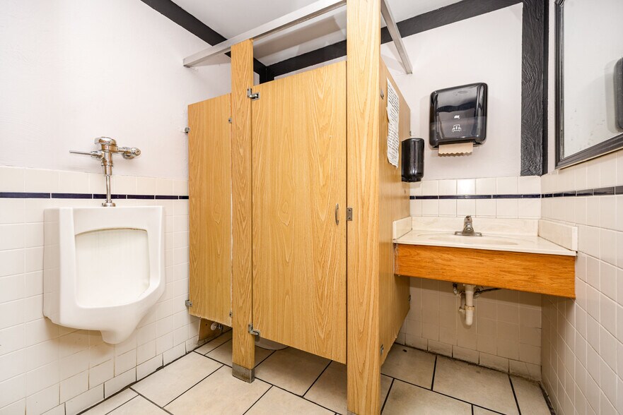 More Photos Of 8850 Statesville Blvd, Cleveland Restaurant For Sale