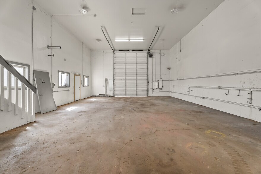 More Photos Of 180 Weyerhaeuser Dr N, Roseburg Warehouse For Sale