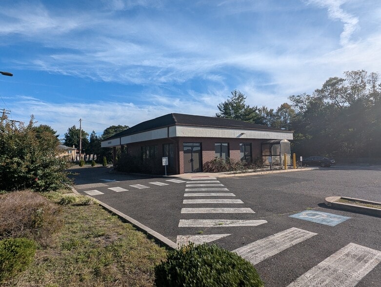 More Photos Of 340 S White Horse Pike, Berlin Bank For Lease
