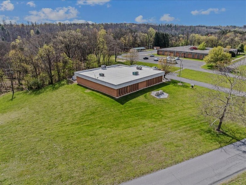 More Photos Of 204 Sand Mine Rd, Berkeley Springs Flex For Sale