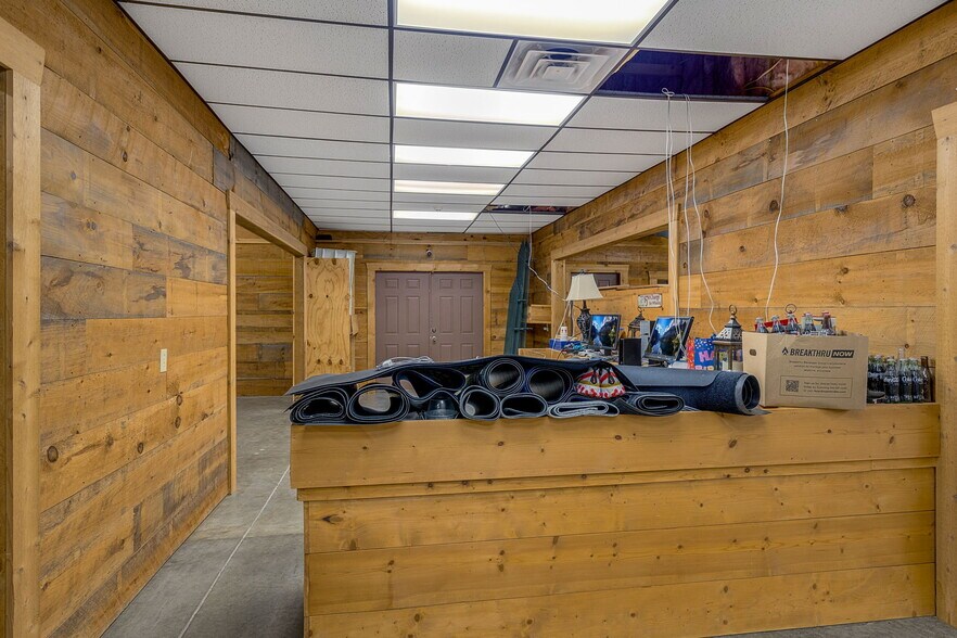 More Photos Of 405 Pearman Dairy Rd, Anderson Freestanding For Sale