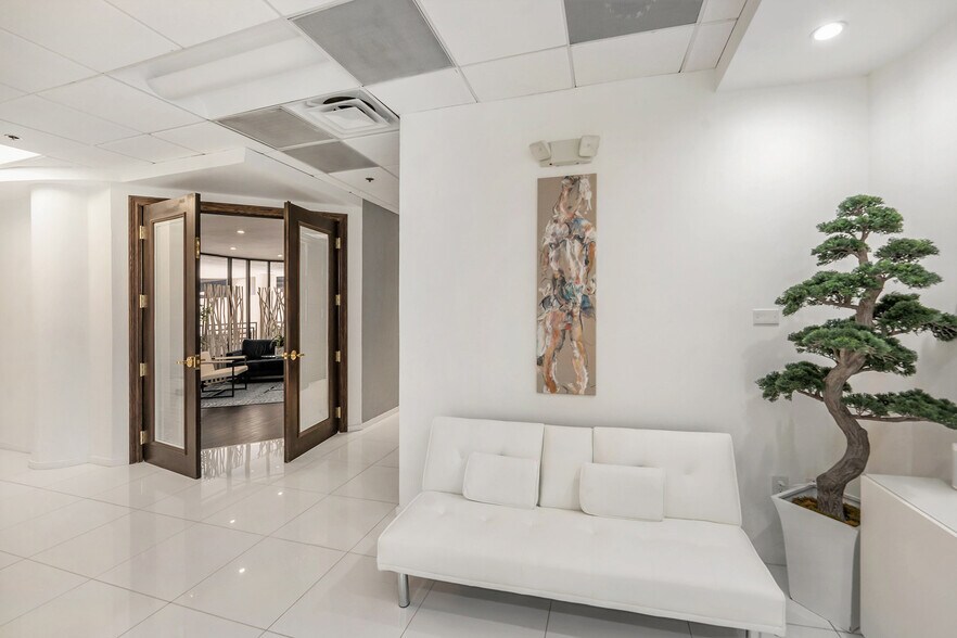 More Photos Of 240 1st Ave S, Saint Petersburg Loft Creative Space For Sale