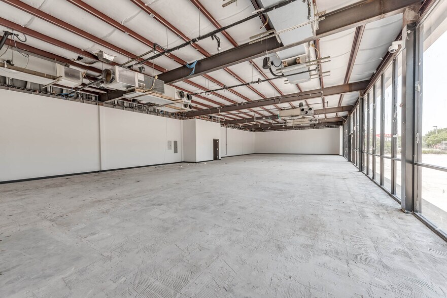 More Photos Of 28677 I-45, Spring Service Station For Sale