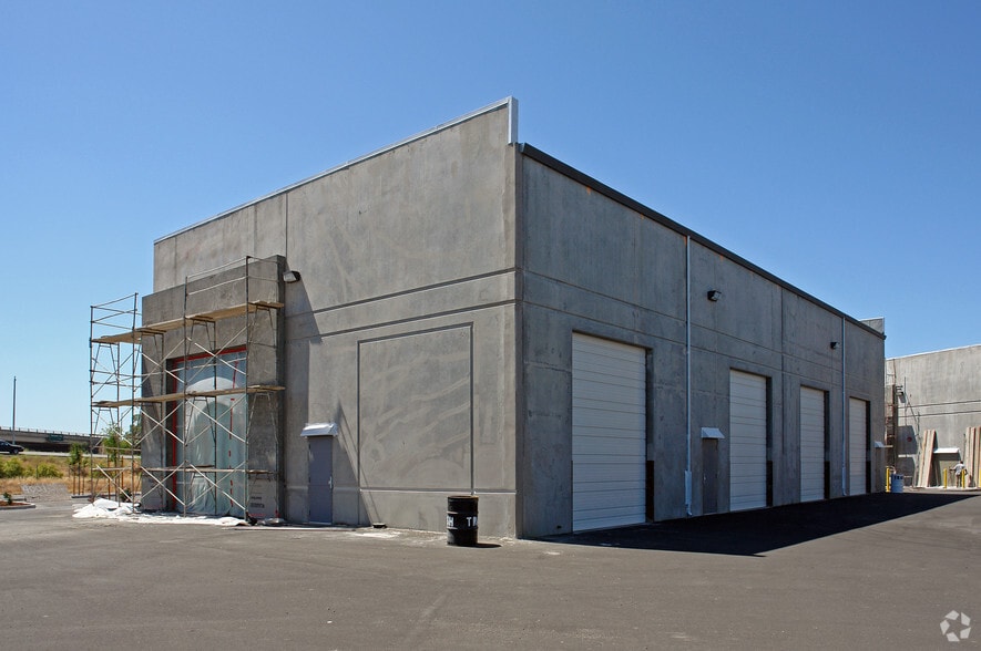 More Photos Of 3995 N Freeway Blvd, Sacramento Flex For Sale