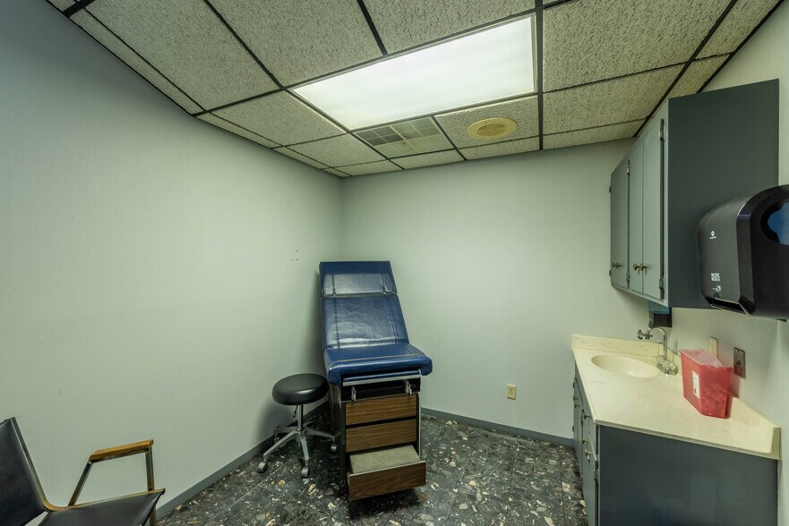 More Photos Of 312 E 2nd St, Alice Healthcare For Sale