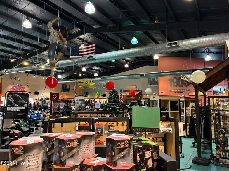 More Photos Of 8739 Caratoke Hwy, Harbinger General Retail For Sale