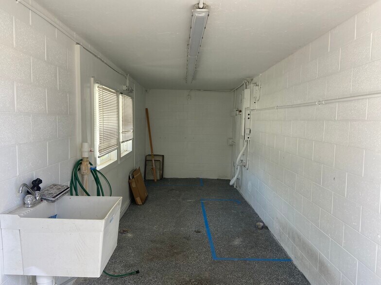 More Photos Of 15251 Convenience Way, Fort Myers Carwash For Lease