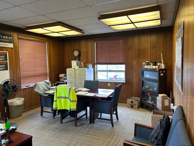 More Photos Of 800 Mountain Home Road Rd, Sinking Spring Warehouse For Lease