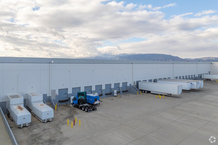 More Photos Of 1464 W Merrill Ave, Rialto Distribution For Lease